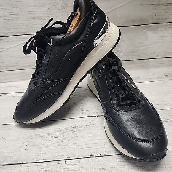 Michael Kors Allie Stride Trainer Smooth Leather Black Sneakers Women's 9.5M - Picture 11 of 11